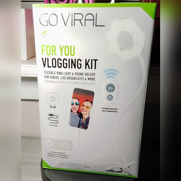 Go Viral Other - Vlogging Kit with LED Ring Light and Phone Holder - White